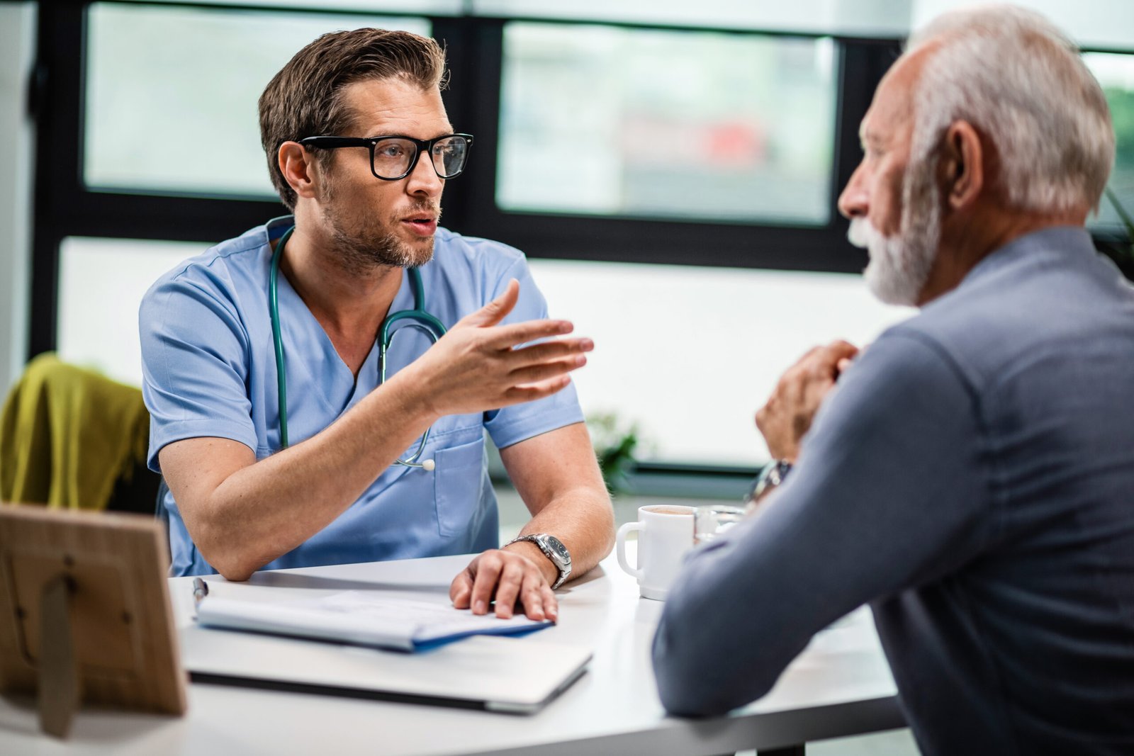 Médico do IEP em atendimento